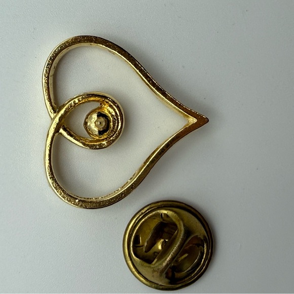 Gold Heart Pin with Red Gemstone - Picture 4 of 4